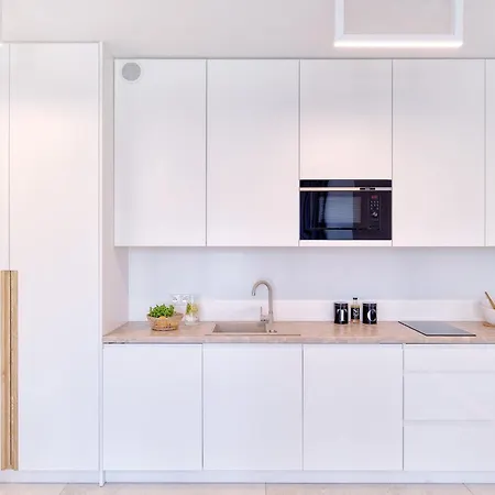 In Near The דירה